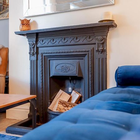 Pass The Keys Wonky Cottage With Amazing Garden Leeds  Extérieur photo