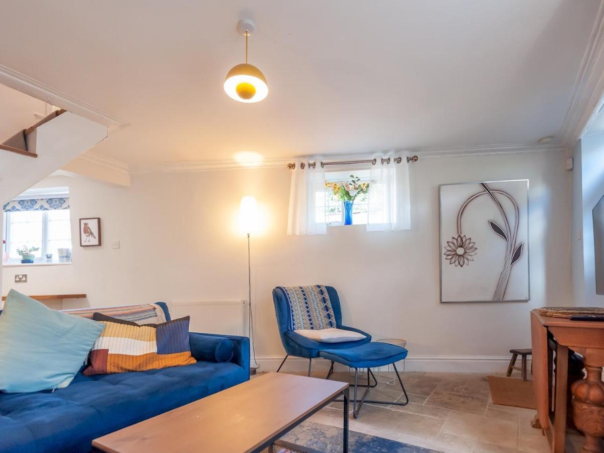 Pass The Keys Wonky Cottage With Amazing Garden Leeds  Extérieur photo