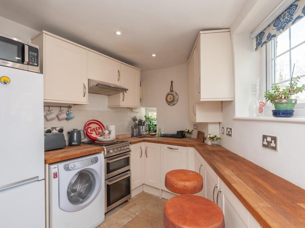Pass The Keys Wonky Cottage With Amazing Garden Leeds  Extérieur photo
