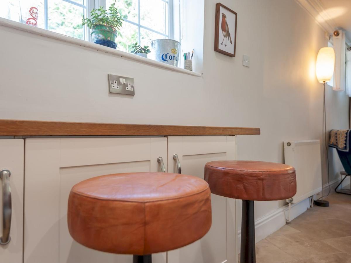 Pass The Keys Wonky Cottage With Amazing Garden Leeds  Extérieur photo
