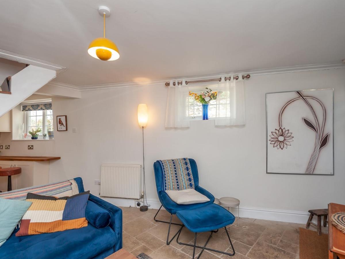 Pass The Keys Wonky Cottage With Amazing Garden Leeds  Extérieur photo