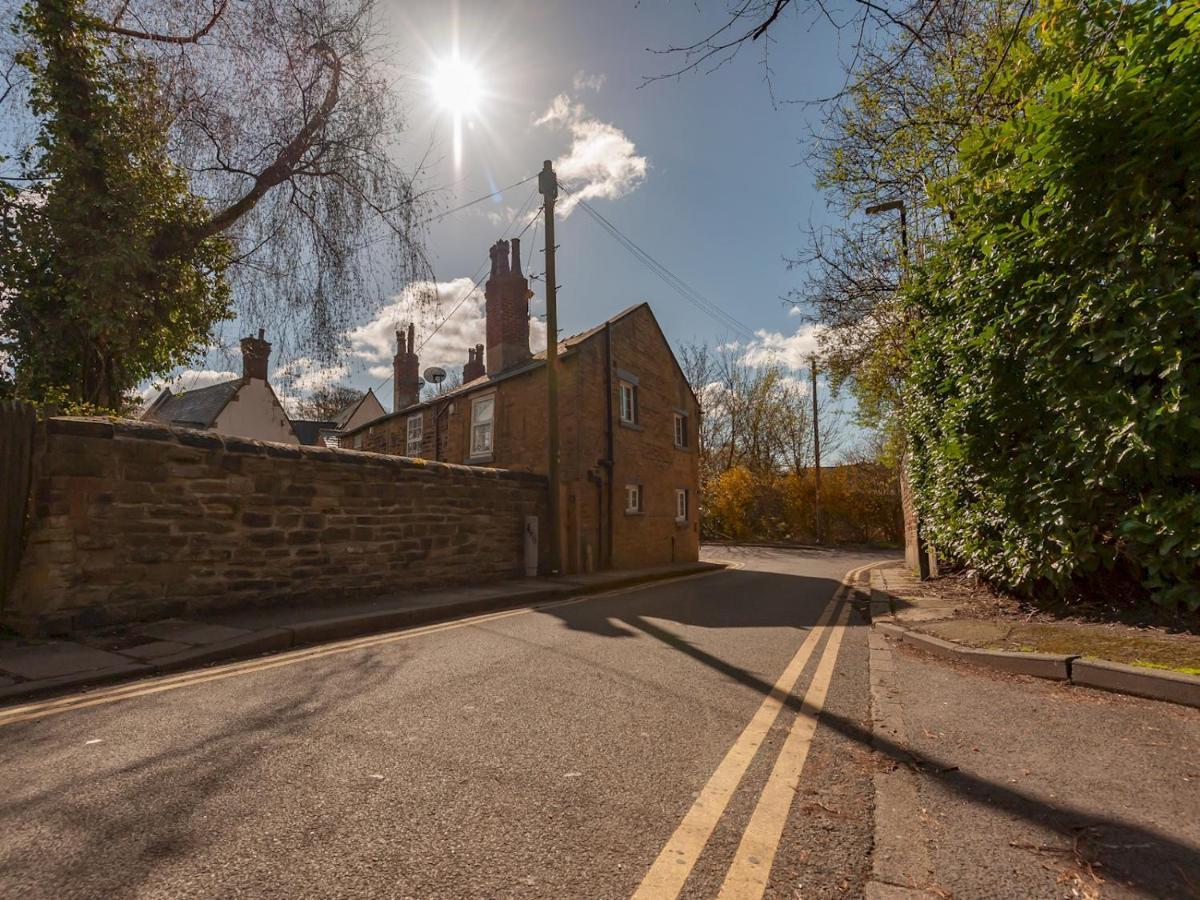 Pass The Keys Wonky Cottage With Amazing Garden Leeds  Extérieur photo